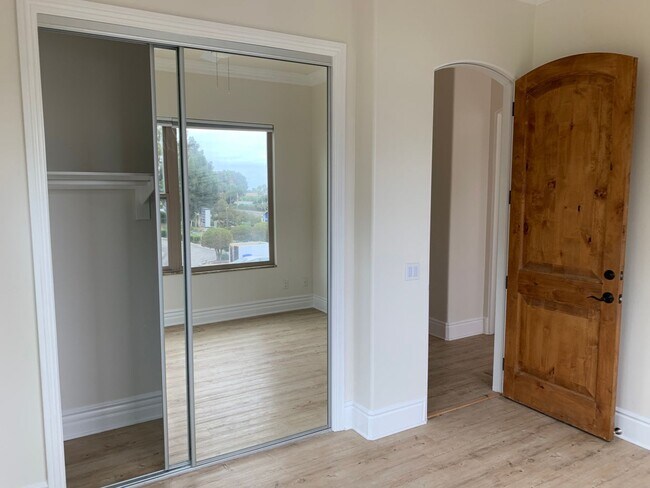 Building Photo - Gorgeous 3 Bedroom 2 Bath with Spa in Carlsbad Minutes from the Beach