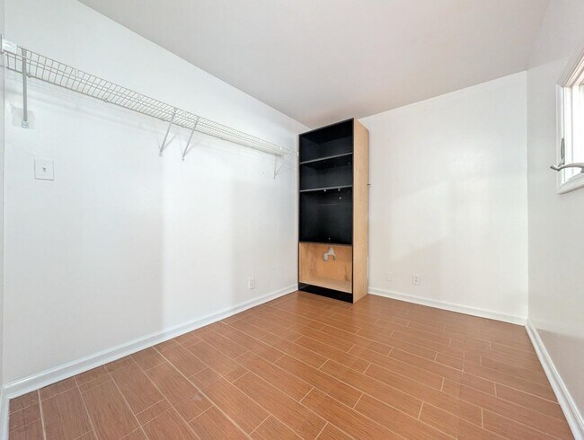 Building Photo - 225 St Pauls Ave