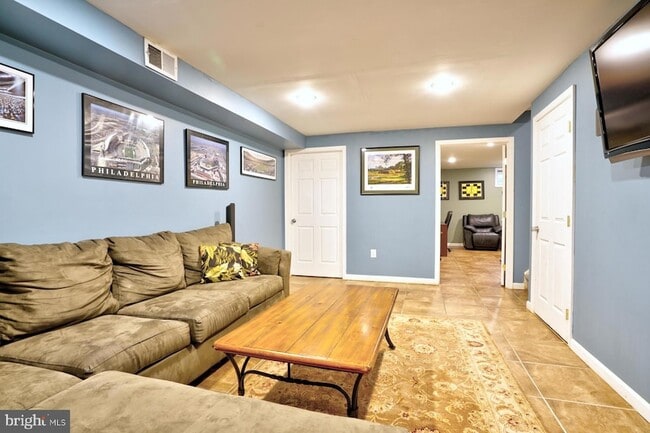 Building Photo - 111 Honey Locust Ct