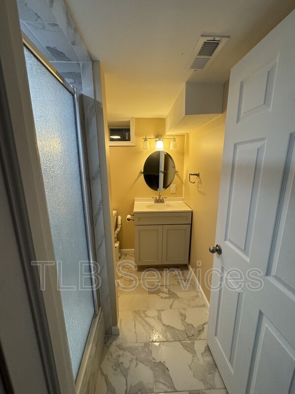 Building Photo - 542 Montdale Rd