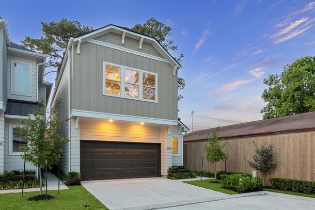 Building Photo - 804 Dawn Meadows Dr