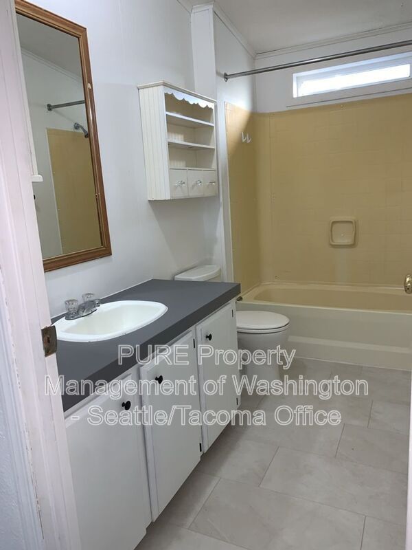 Building Photo - 16008 34th St E