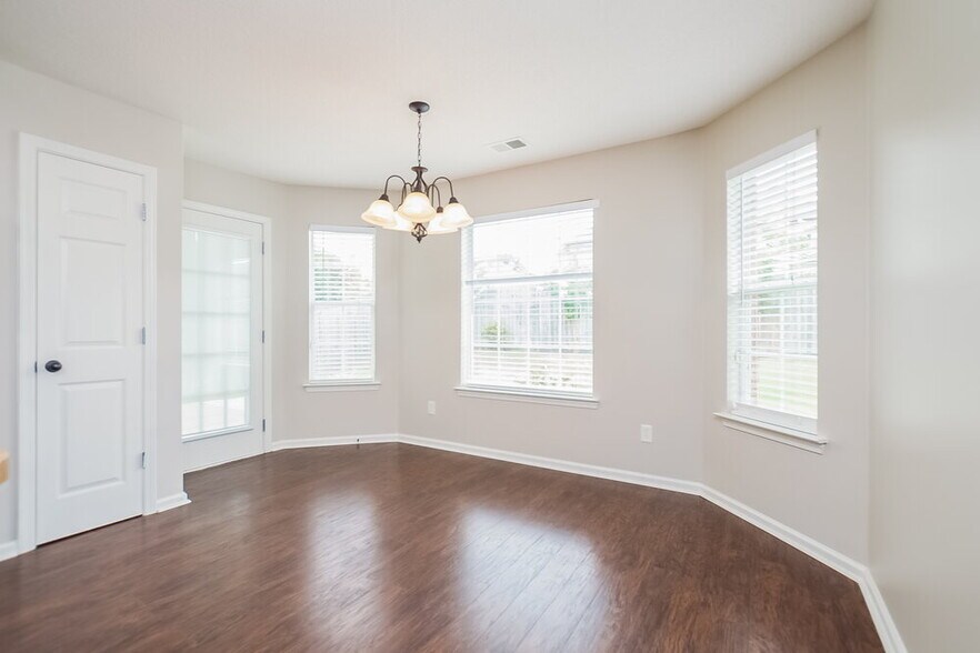 Building Photo - 4313 Genevieve Dr