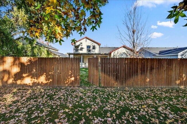 Building Photo - Comfortable & Convenient Living Near CWI a...