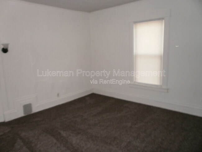 Building Photo - 511 Clinton Ave