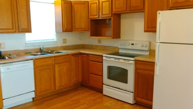 Building Photo - 502 Apple St