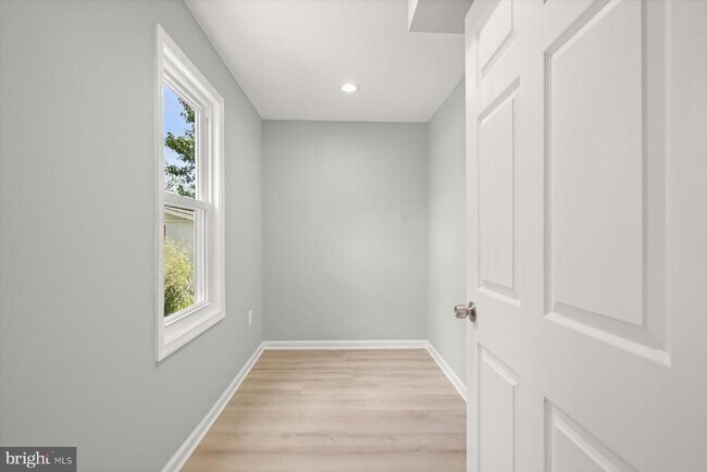 Building Photo - 2917 E Lee Ave