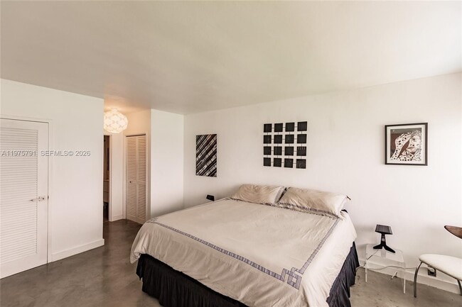 Building Photo - 1000 West Ave