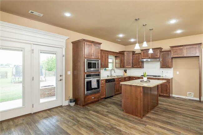 Building Photo - 13427 Meadow Ridge