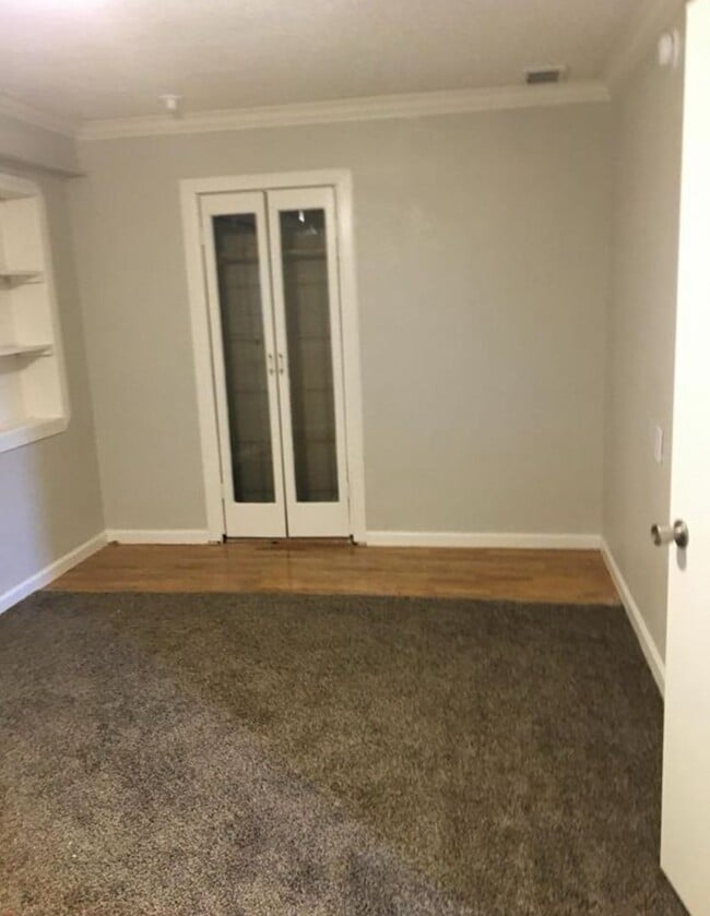 Building Photo - Spacious 4 Bedroom Home!