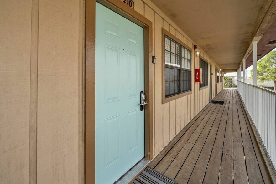 Building Photo - 312 Bream Ave