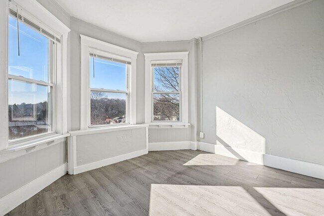 Building Photo - 71 Almont St