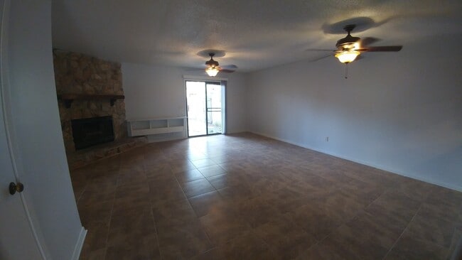 Building Photo - Newly Renovated Beautiful 2 Bedroom Home