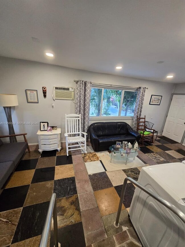 Building Photo - 3083 SW 17th St