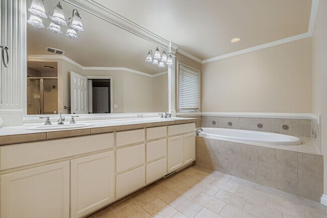 Building Photo - 4Bd/3.5Ba Sammamish House