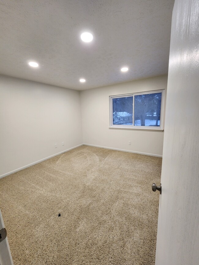 Building Photo - 5954 Village Dr