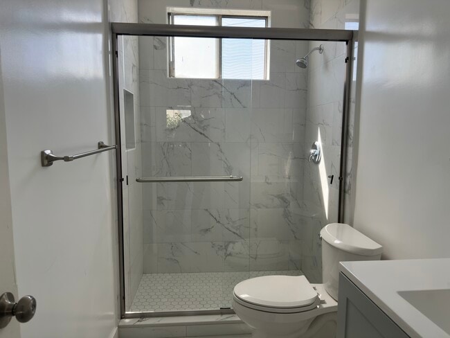 Building Photo - 1547 Saltair S Ave