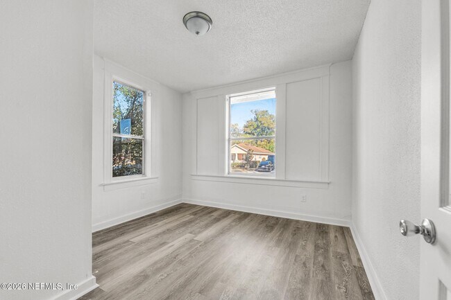 Building Photo - 522 W 21st St