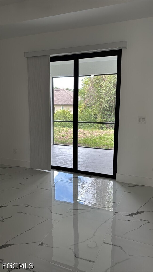 Building Photo - 4789 Golfview Blvd