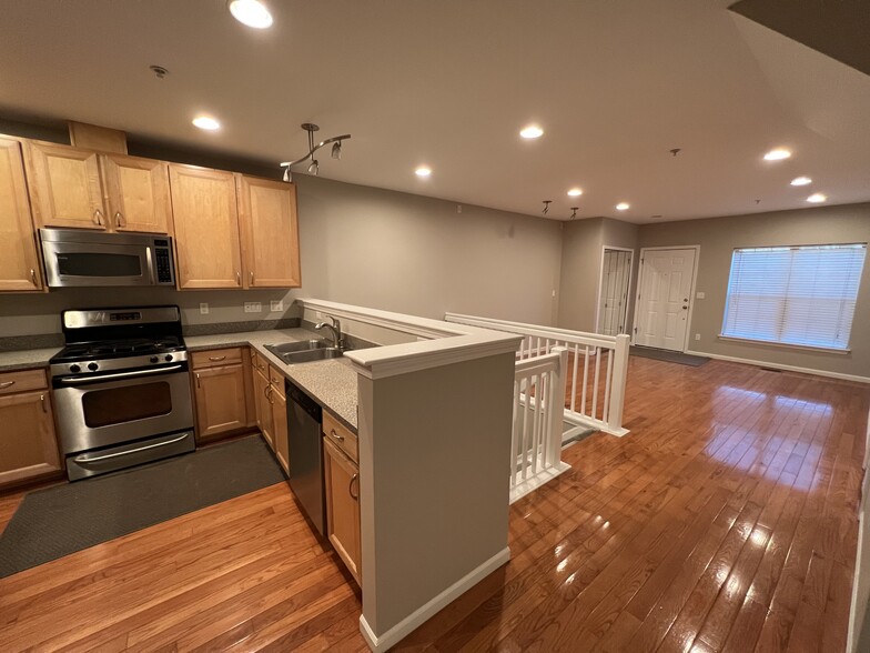 Kitchen into family room - 2511 John R St