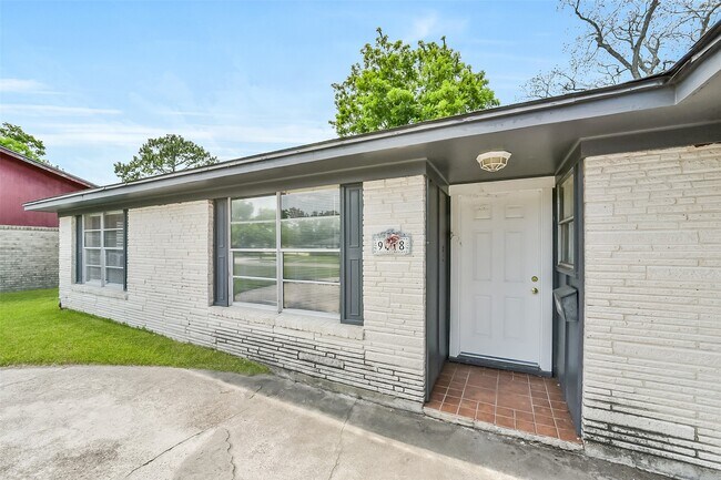 Building Photo - 9418 Vicksburg Ave