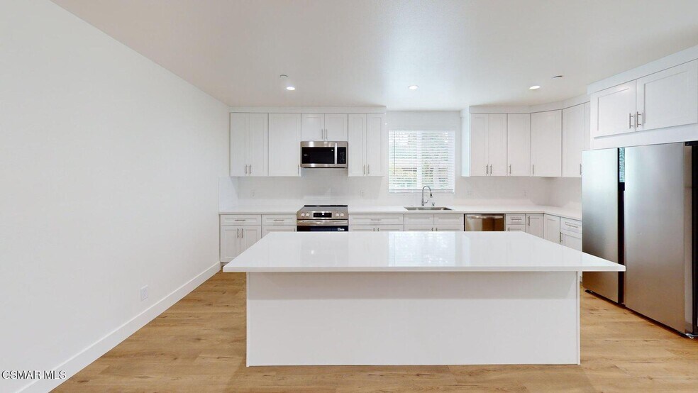 Building Photo - 936 Calle Pensamiento