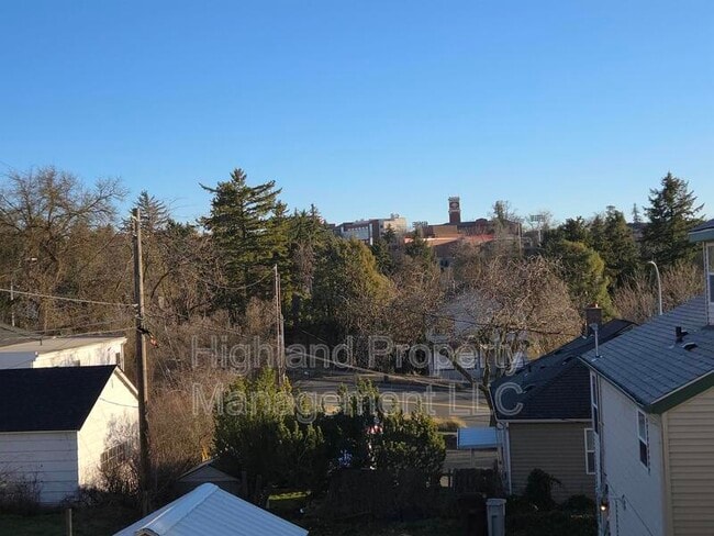 Building Photo - 1160 NE Lake St