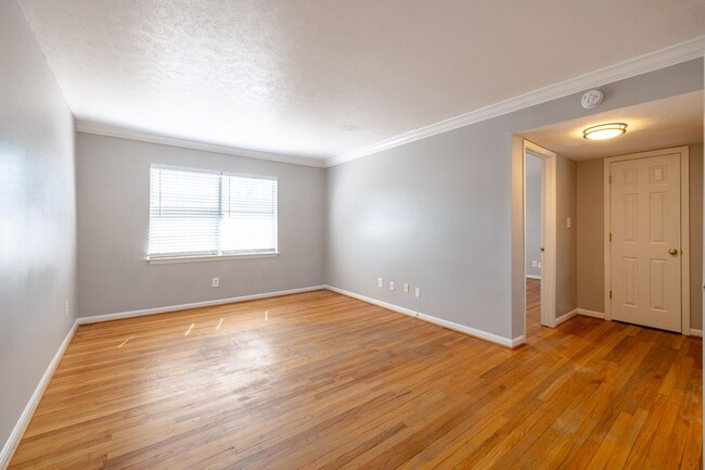 Building Photo - Peachtree Hills Court, 2-bedroom Atlanta address in the heart of the hills for $1400-month