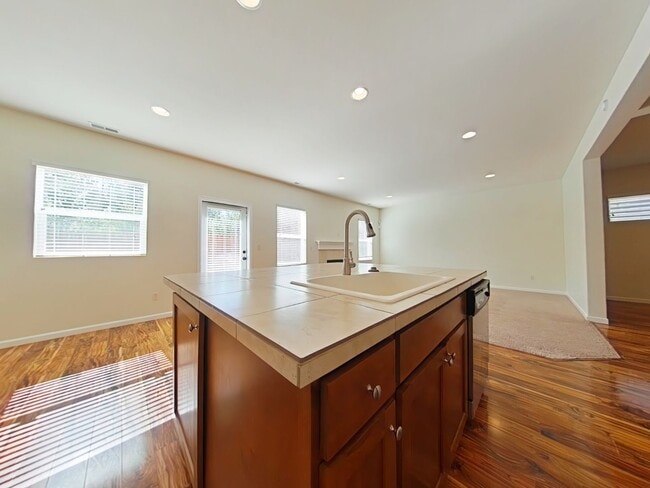 Building Photo - 5 Bedroom House ~ Albany ~ Small Pet Friendly