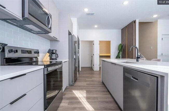 Building Photo - 9120 Boracay Ct