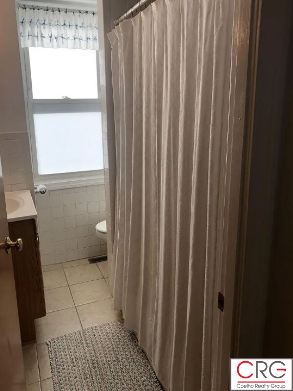 Building Photo - 70 School St