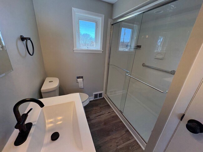 Building Photo - BEAUTIFULLY UPDATED 2 Bedroom / 1.5 Bath home in Penn Trafford School District