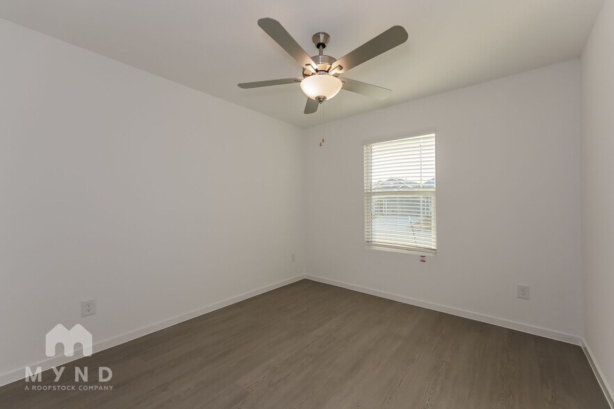 Building Photo - 2700 Ctr Crk Ln