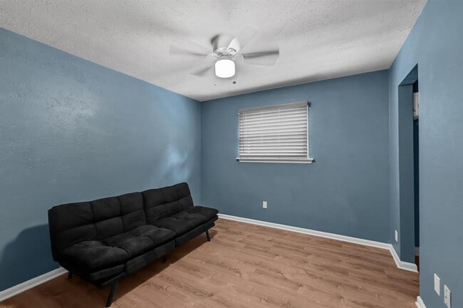 Building Photo - 2239 Fairgreen Dr