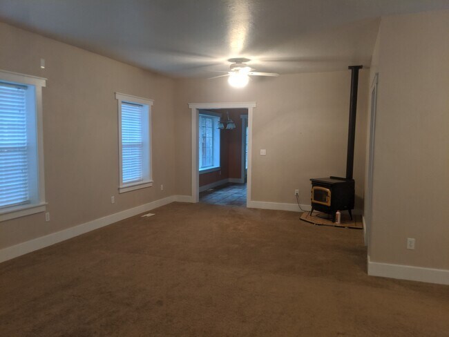 Building Photo - 64 Battle Hollow Ave