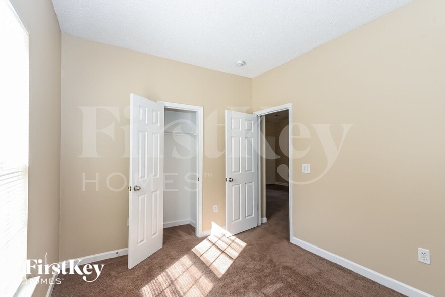 Building Photo - 327 Olde North Church Dr