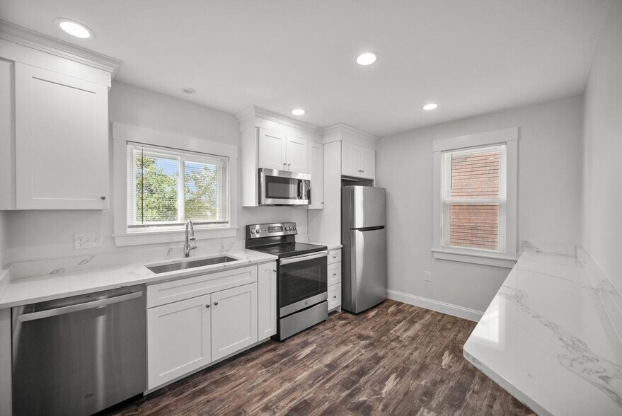 Building Photo - 5 Goulart Ave