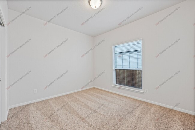 Building Photo - $250 OFF FIRST MONTHS RENT