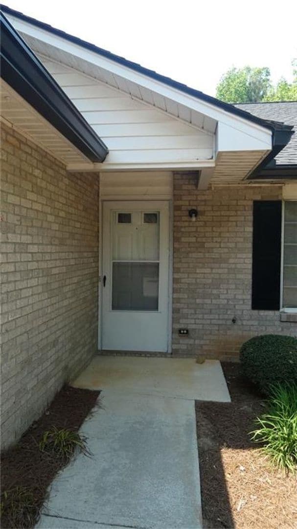 Building Photo - 2 bed/2 bath end unit in Gainesville