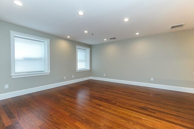 Building Photo - 120 W Seventh St