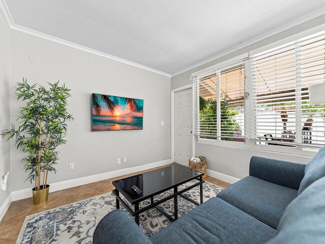 Building Photo - 801 SE 14th St