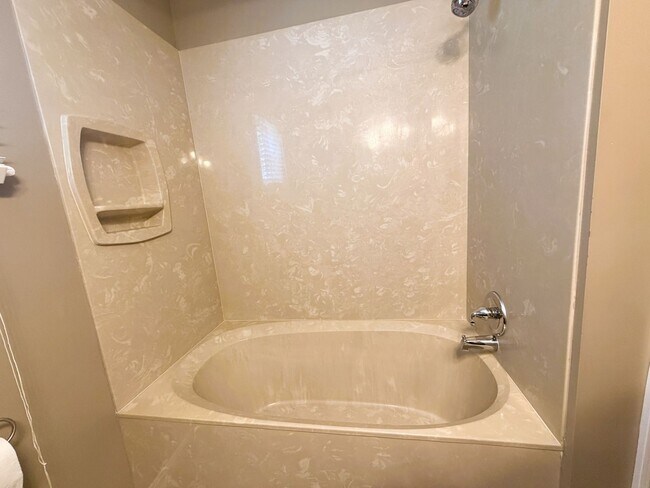 Building Photo - 217 Kewanna Dr