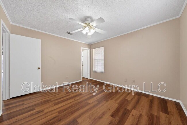 Building Photo - 4834 Sorrento