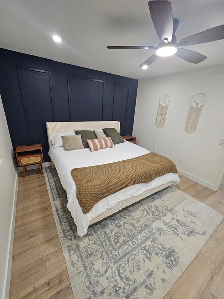 Building Photo - 266 E Via Escuela