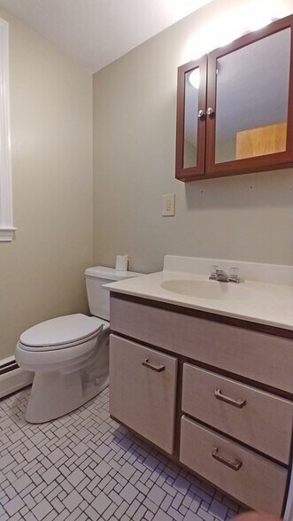 Building Photo - 136 Walnut St