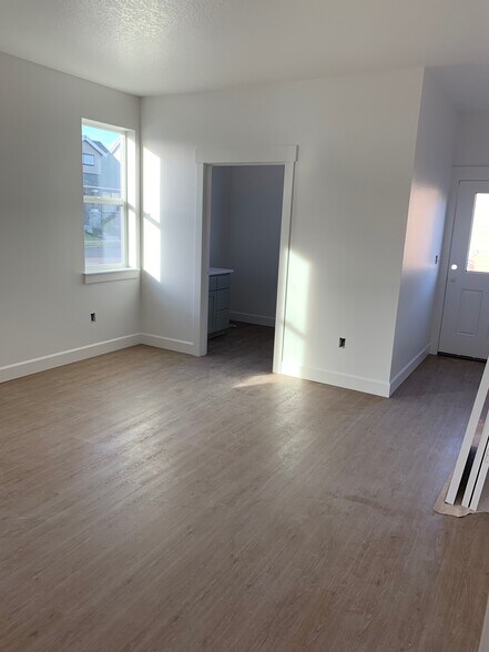 Building Photo - 3503 NE McDonald Ln