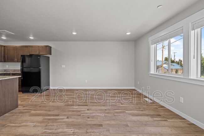Building Photo - 435 2nd Ave N