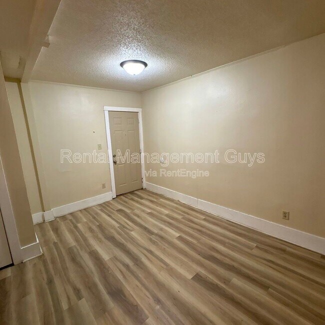 Building Photo - 65 George St E