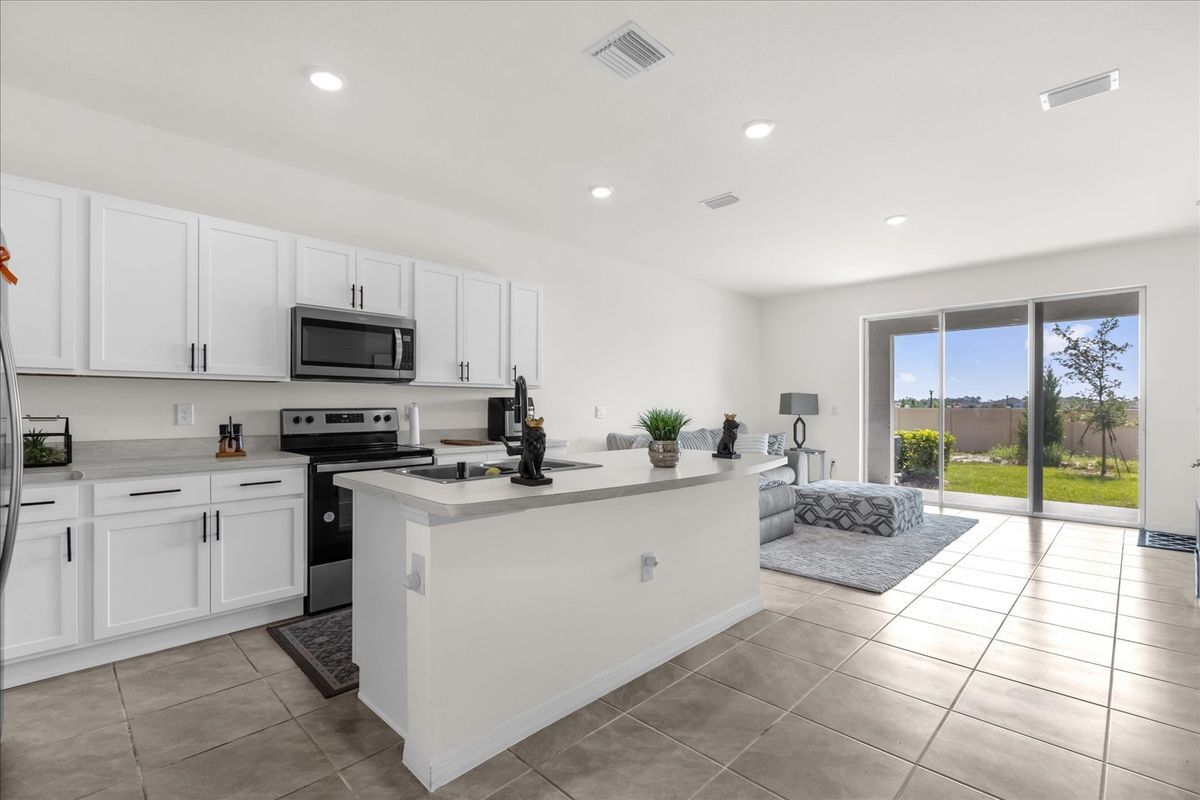 Building Photo - 2224 Tay Wes Dr