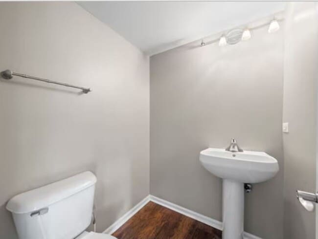 Building Photo - 512 Lincoln Station Dr